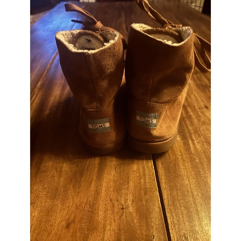 Tom's Alpine Suede Tan Boots With Cozy Fleece Lining Women's 11 Wide